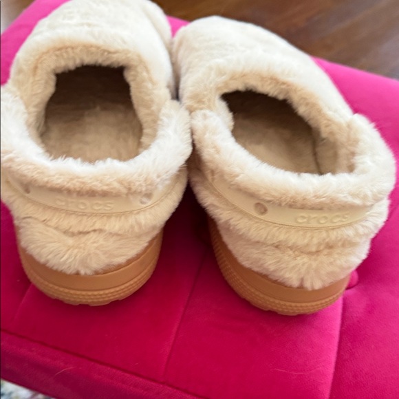 Cozy Crocs Creamy Pink Fuzzy Slippers - Picture 4 of 8